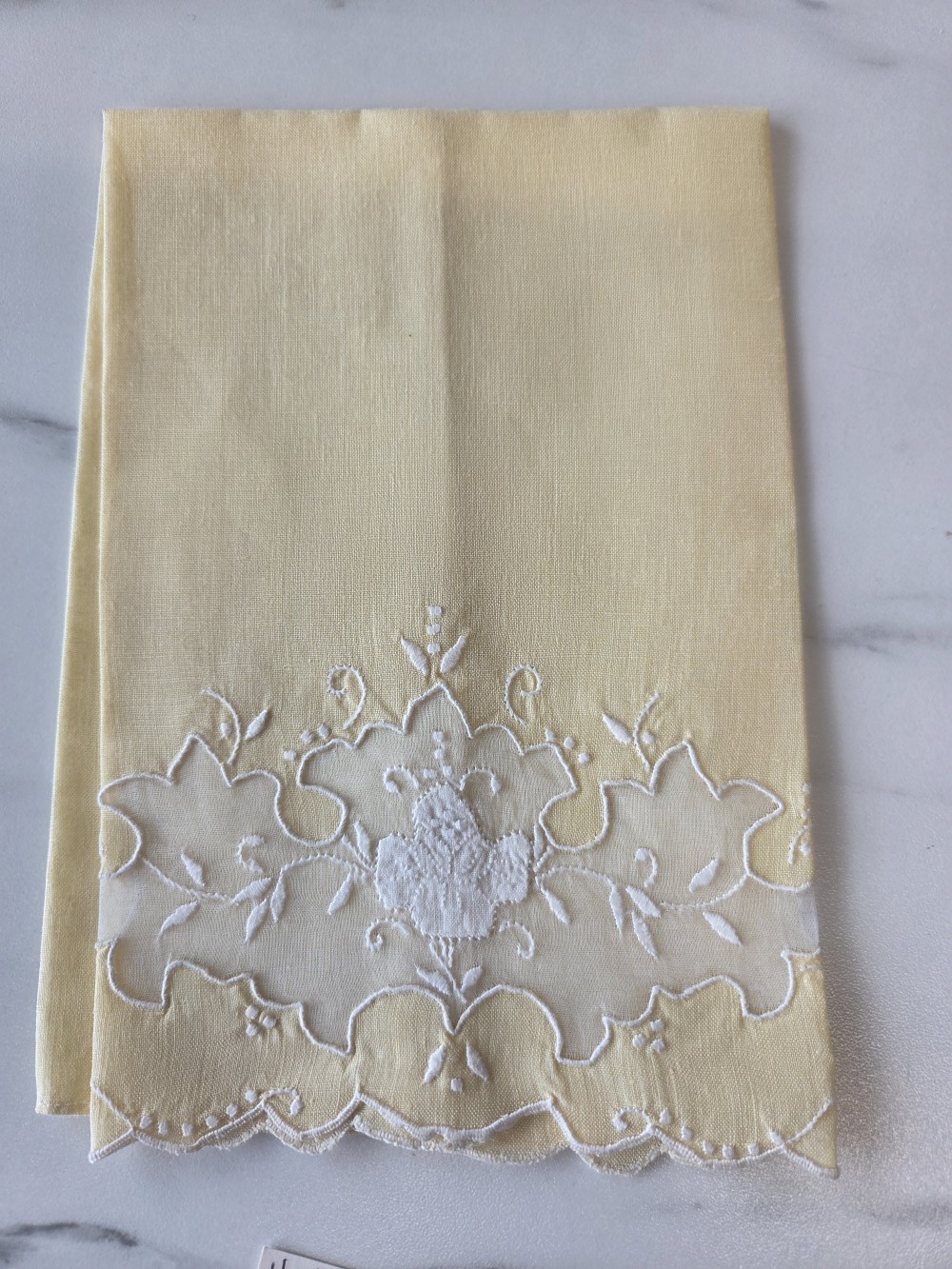 LN-1669 yellow hand towel w/applique