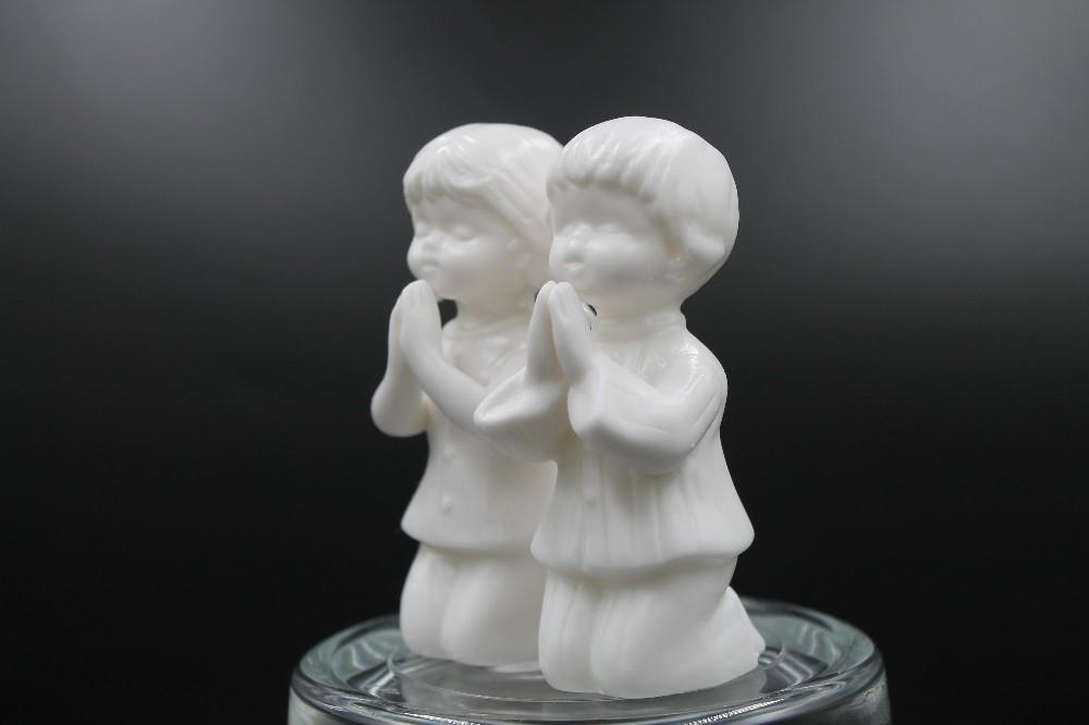 Vtg s/2 matte bisque praying boy/girl