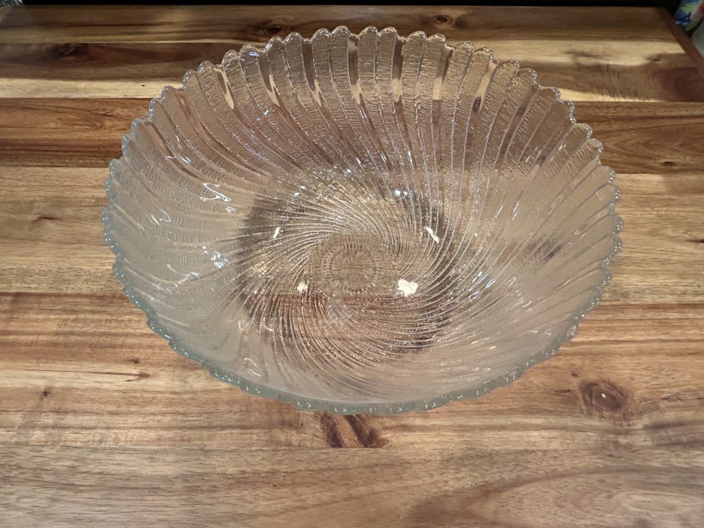 Arcoroc Seabreeze serving bowl with 7 smaller bowls - featuring a pressed glass swirl pattern and a scalloped edge