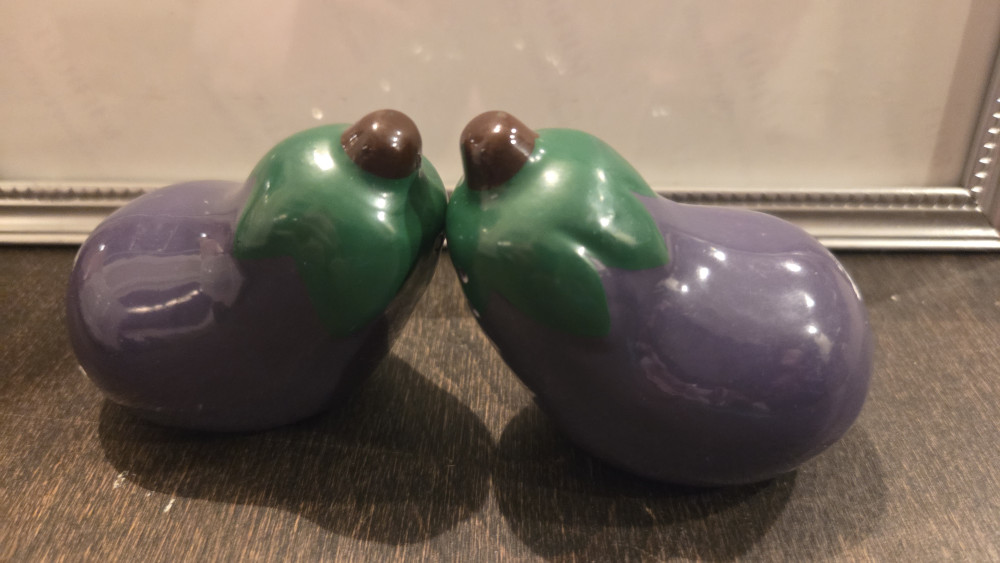 SS-104 ceramic Eggplant S&P