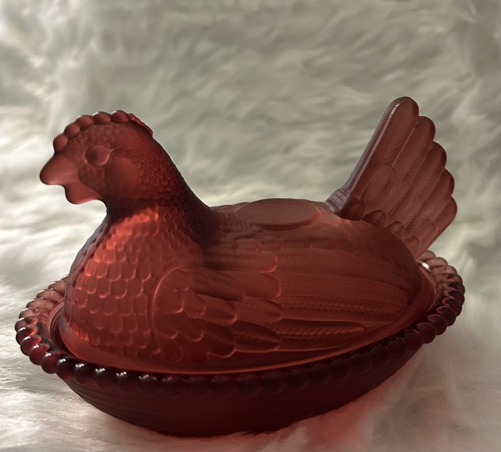 Hen on Nest - Cranberry /Red Glass - Small