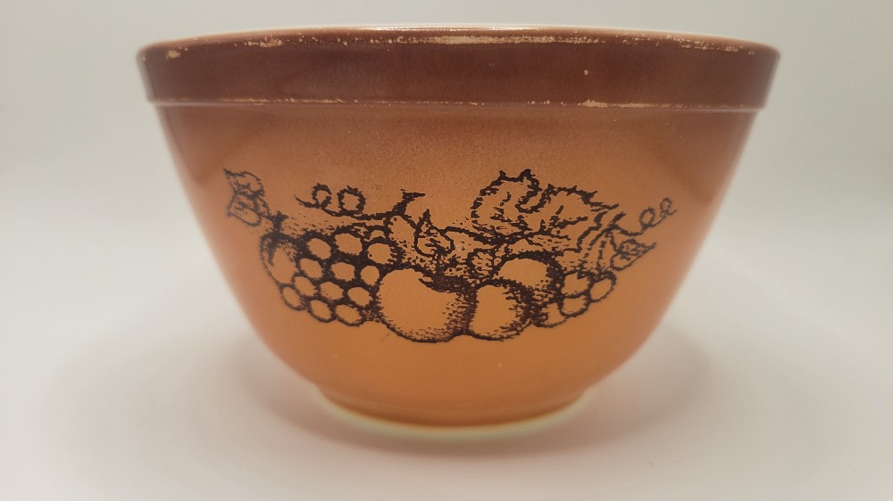 1970's Old Orchard Pattern Pyrex Bowl