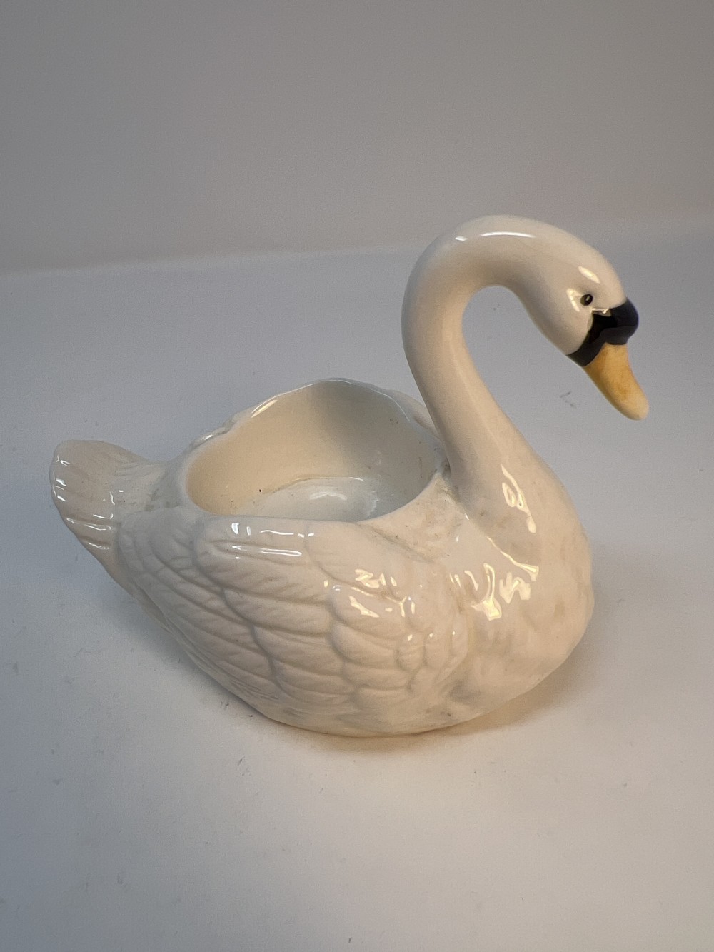 Swan tea light holder
