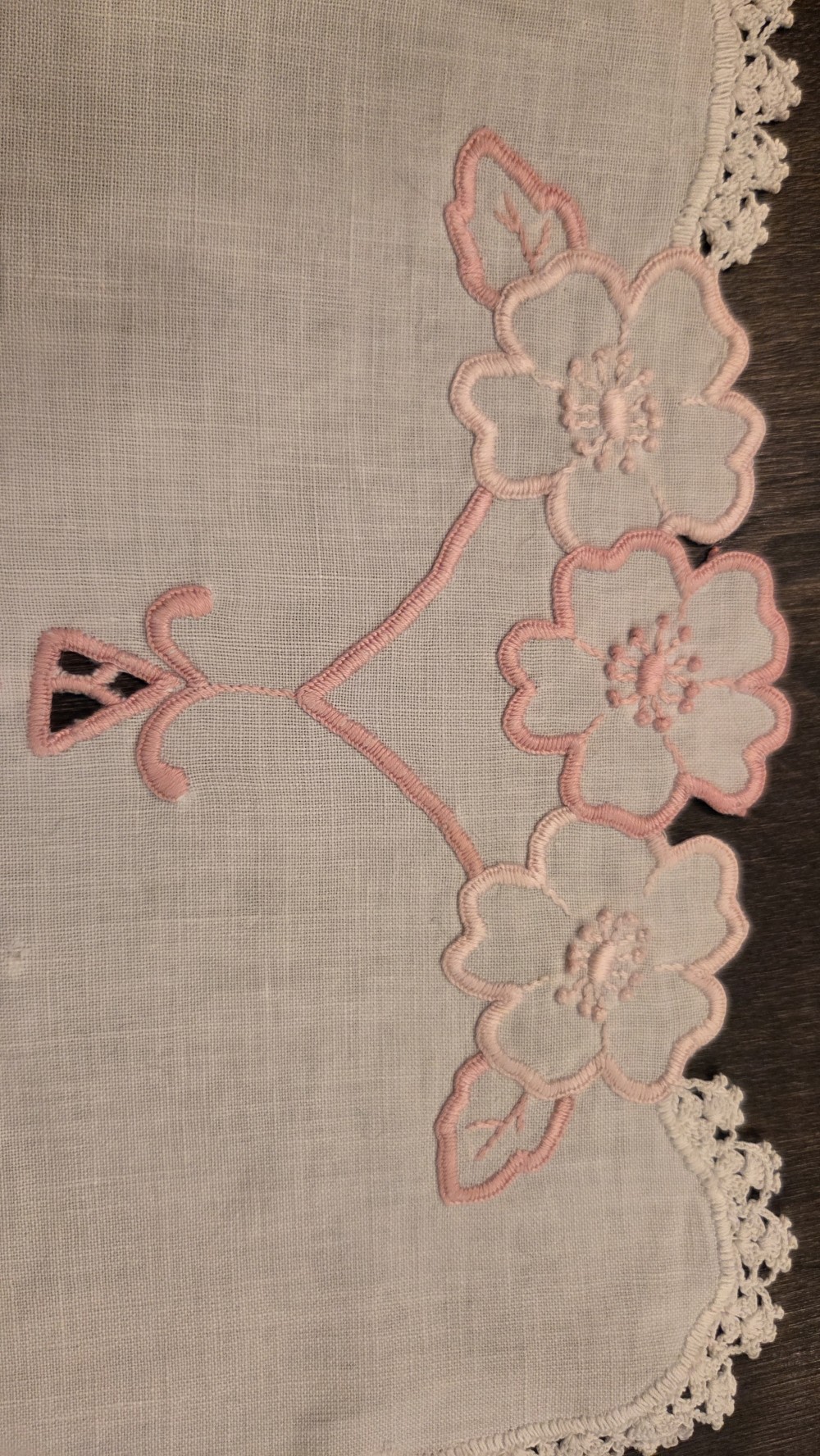 LN-1691 vtg linen doilie pink flowers