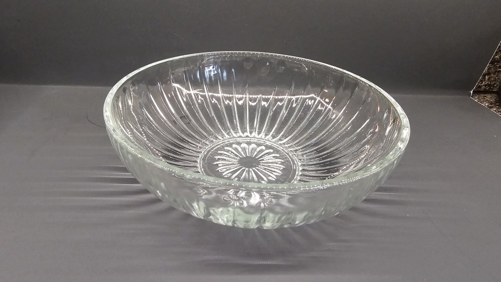 Vintage E.O. Body Co. Clear glass fruit bowl(c933)