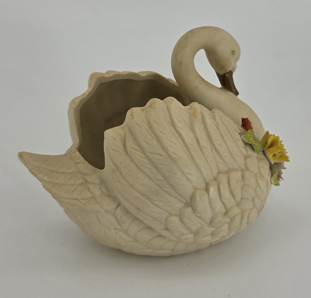 VTG Capodimonte Swan Planter with Flowers