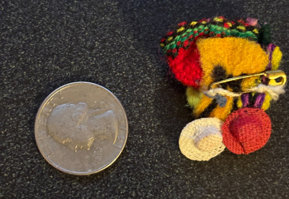 Jewelry pin mini Guatemala Peruvian couple worry doll safety pin back