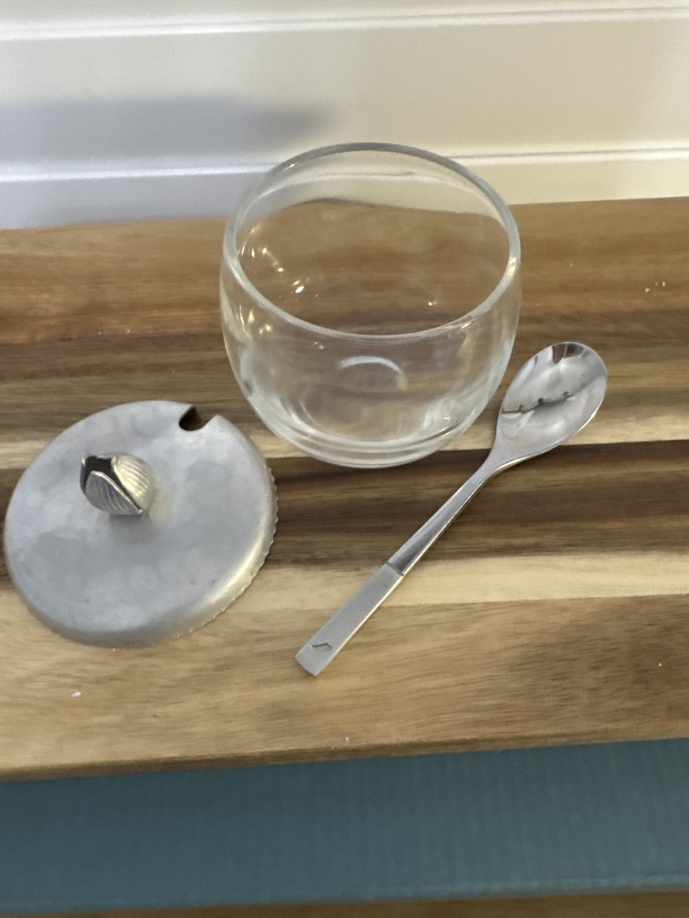 VTG LIDDED GLASS CONDIMENT JAR, ALUMINUM LID/SPOON