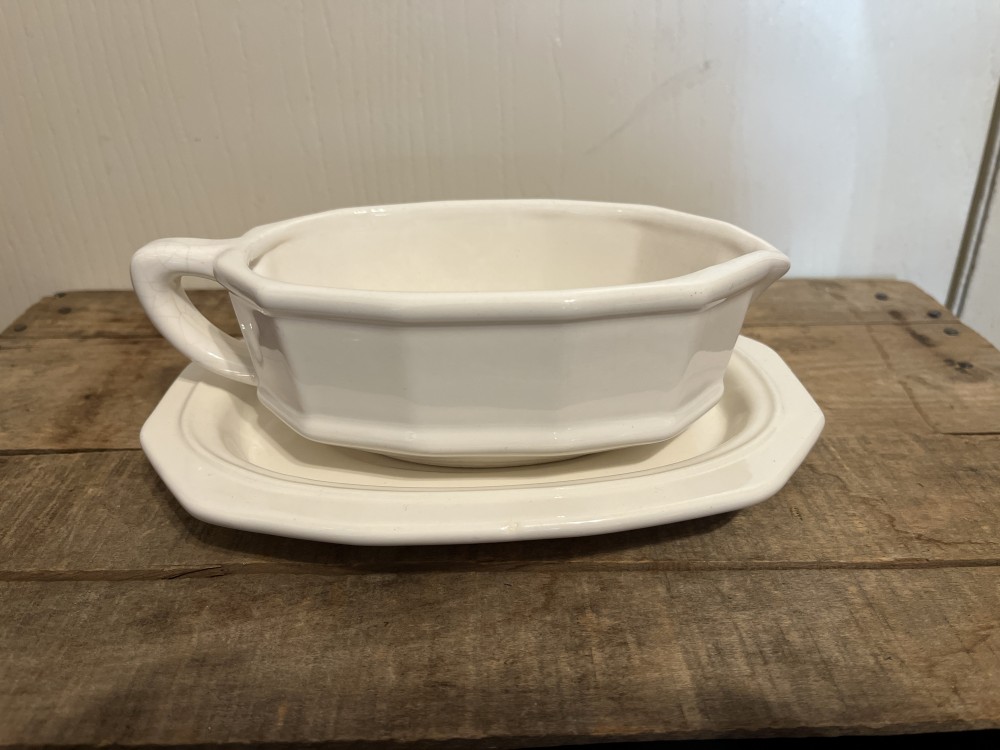 Vtg Pfaltzgraff gravy boat + saucer