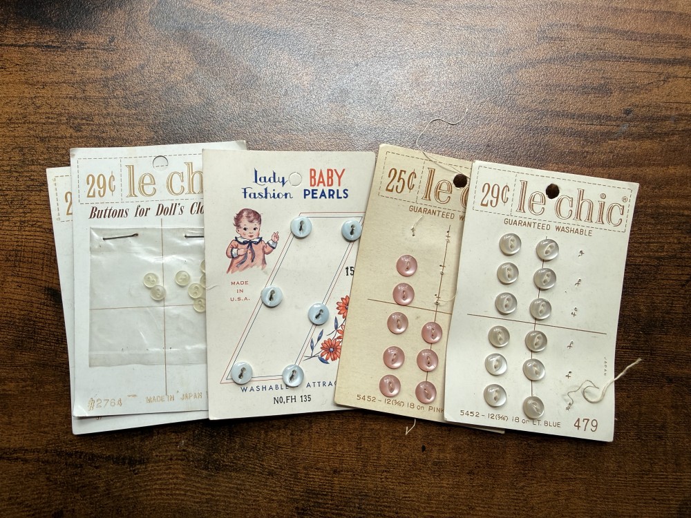 Lot of tiny baby doll buttons