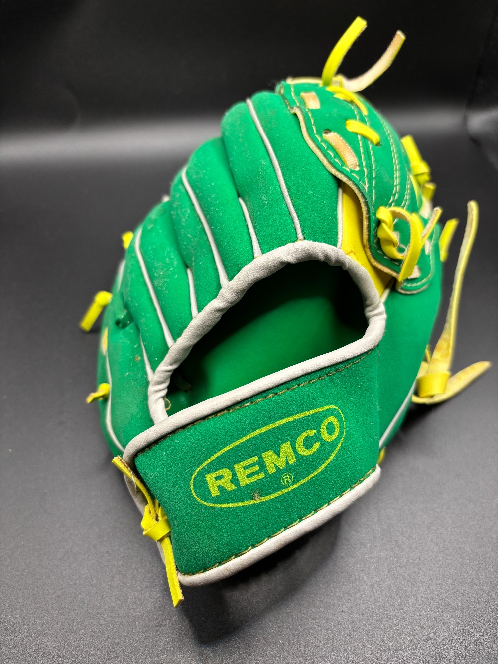 Teenage Mutant Ninja Turtle child baseball glove Leonardo 1990 Remco
