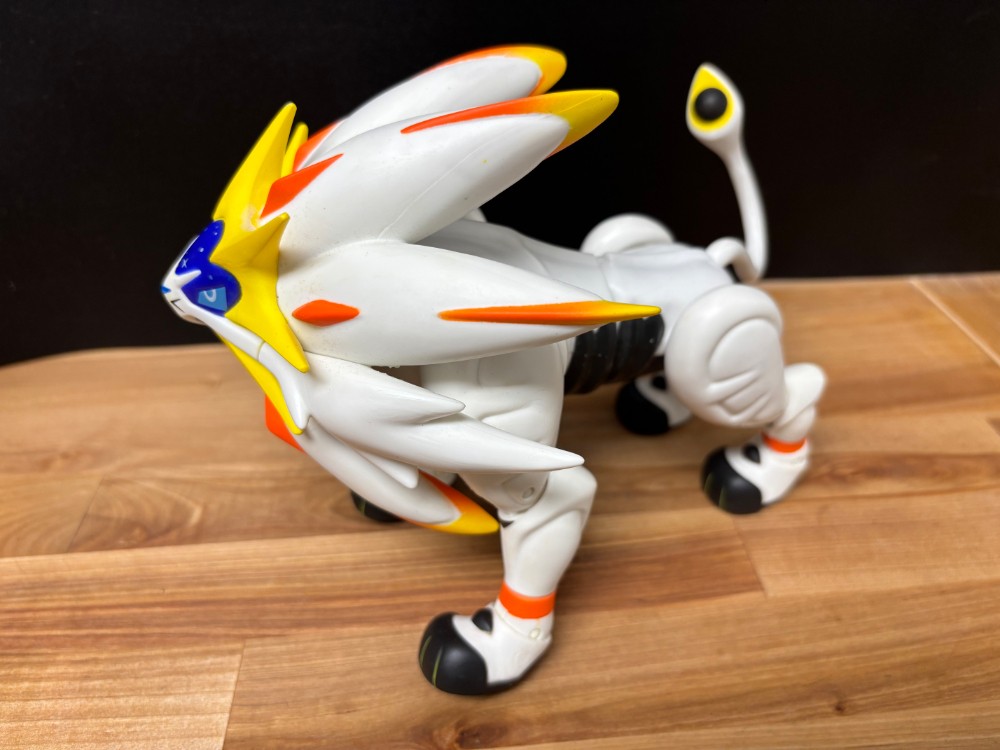 Pokémon Solgaleo Legendary Figure 2017 TOMY 9 Inch