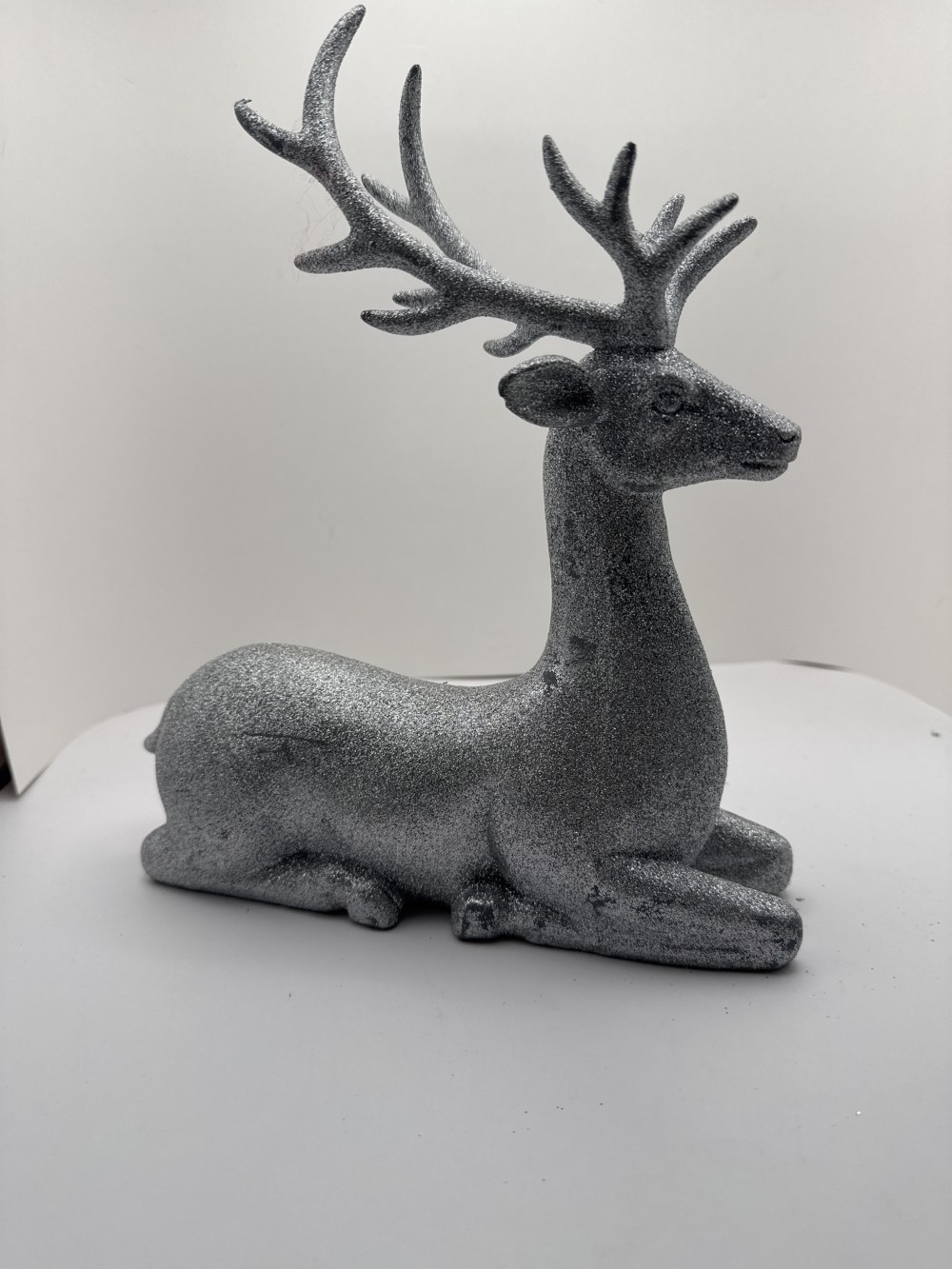 SILVER GLITTER DEER, RESTING