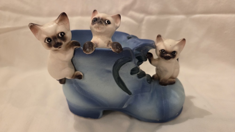 DO-1726 ceramic Boot planter/vase