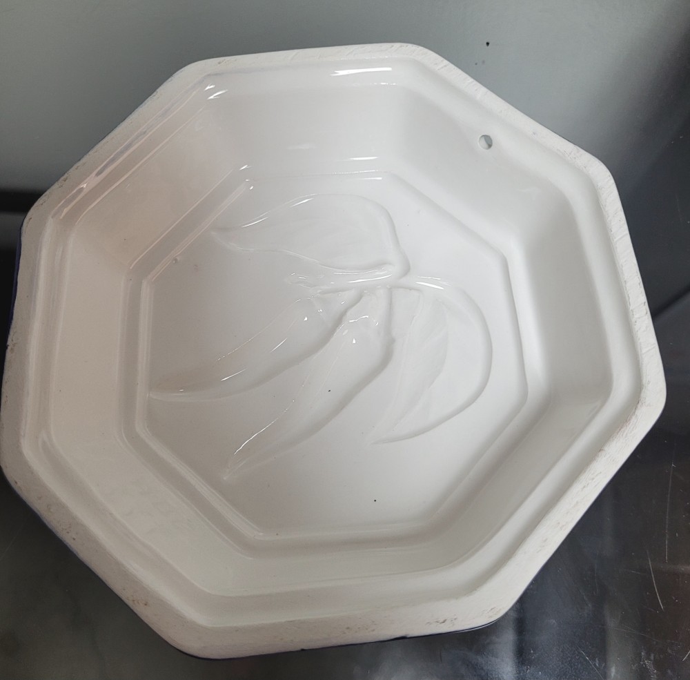 VTG Majolica-style Ceramic Mold Chili Peppers