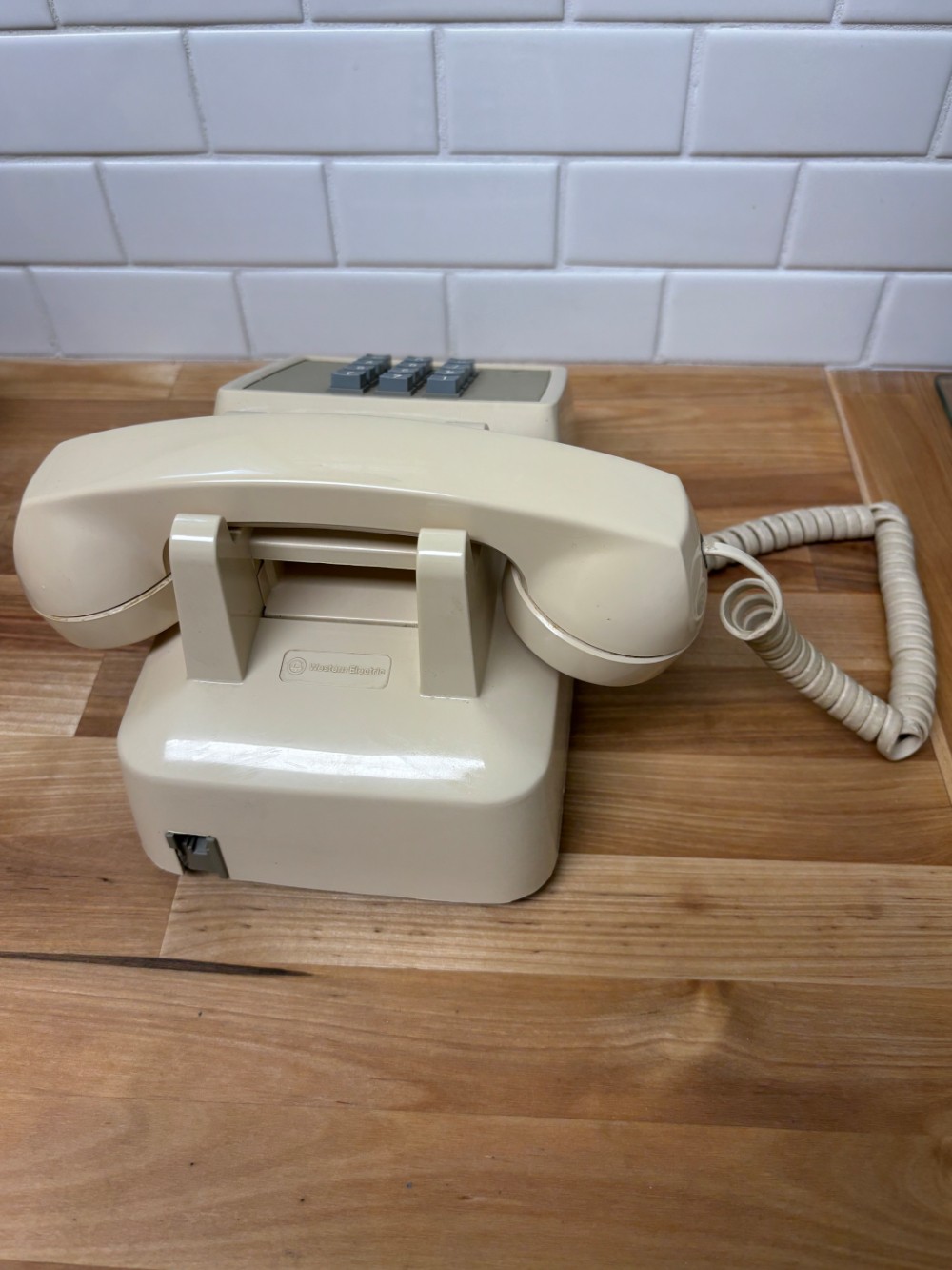 Telephone Western Electric 2500DMG Beige Touch-Tone Desk Telephone Bell System 1982