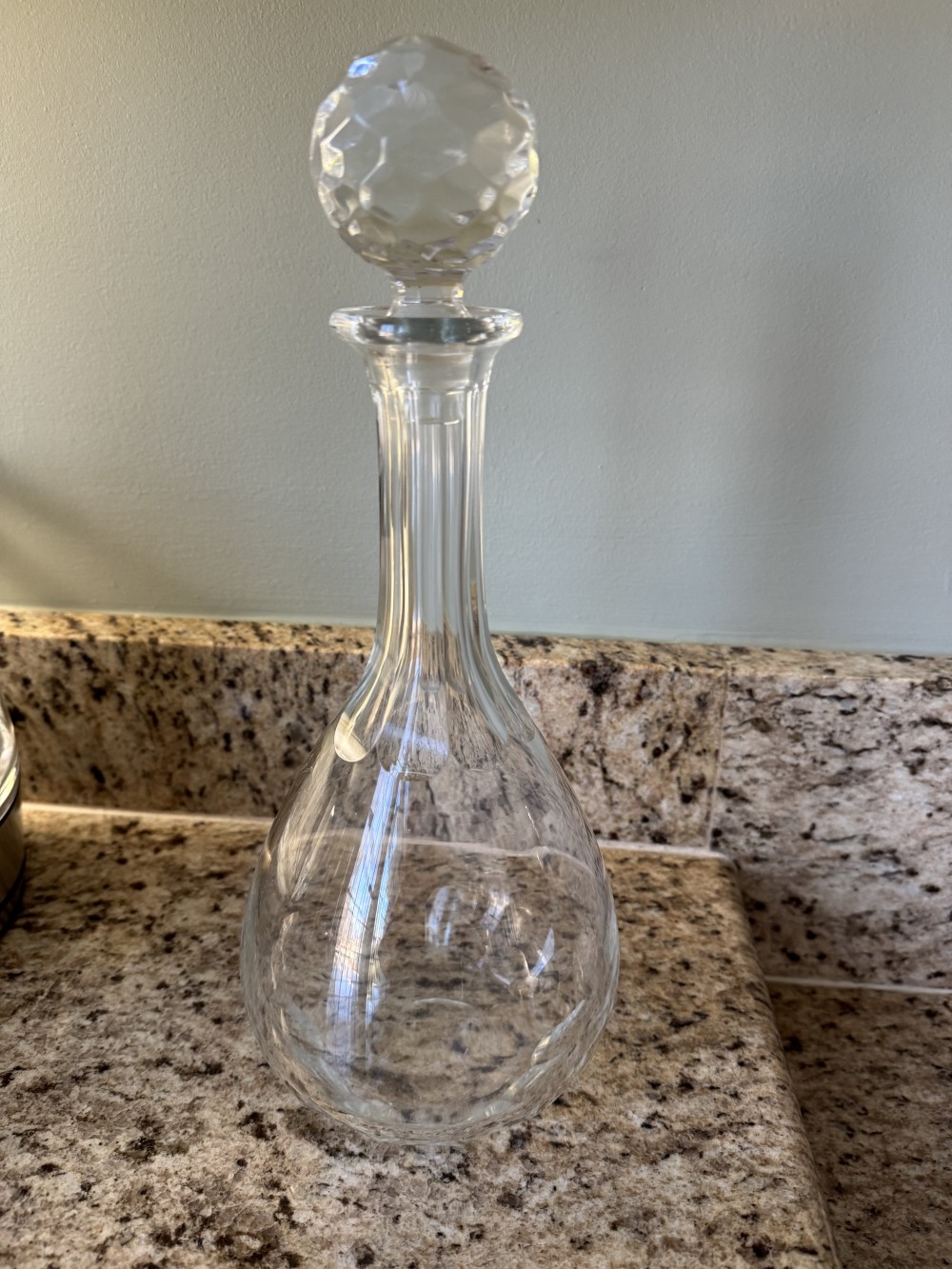 CRYSTAL DECANTER, ETCHED GLASS WITH STOPPER