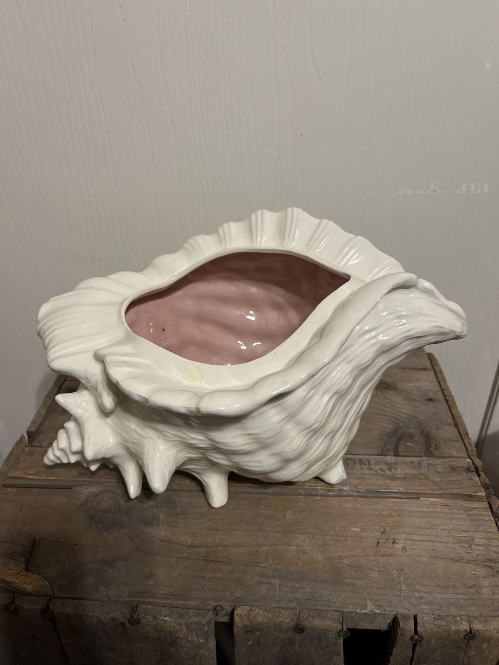 Vtg Atlantic Mold Conch planter -as is