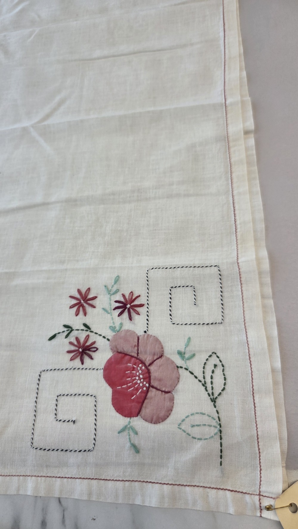 LN-488 embroidered tablecloth