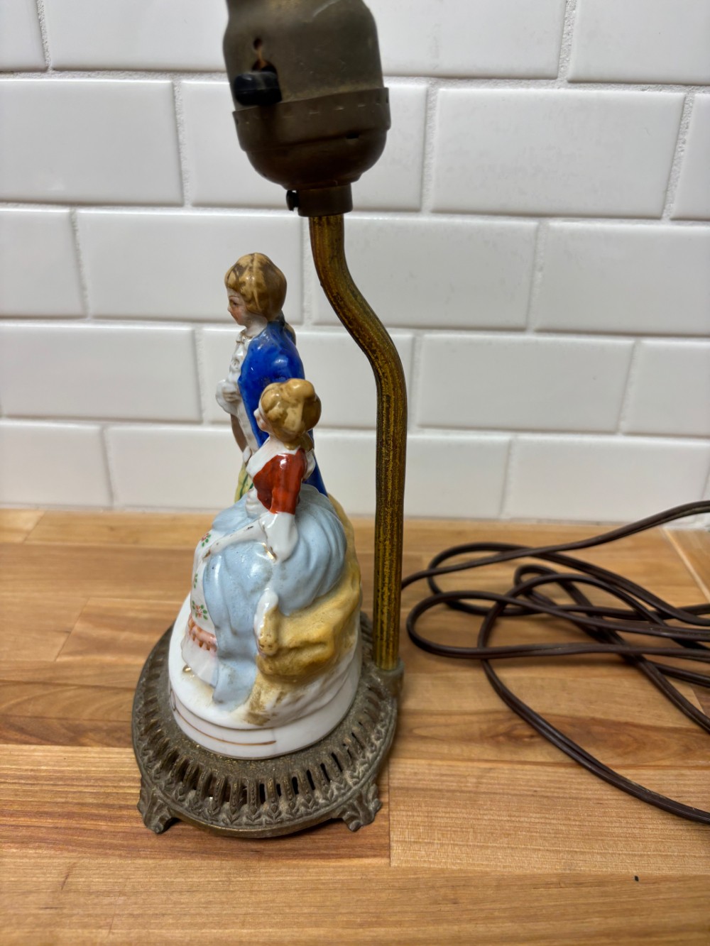 Lamp Vintage Porcelain Courting Couple Figurine Boudoir Table Lamp Working