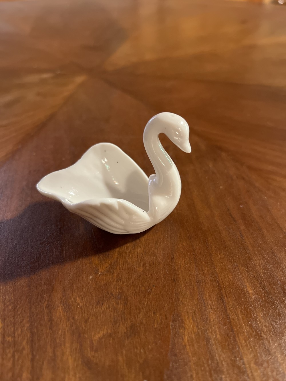 Vtg porcelain swan salt/trinket dish