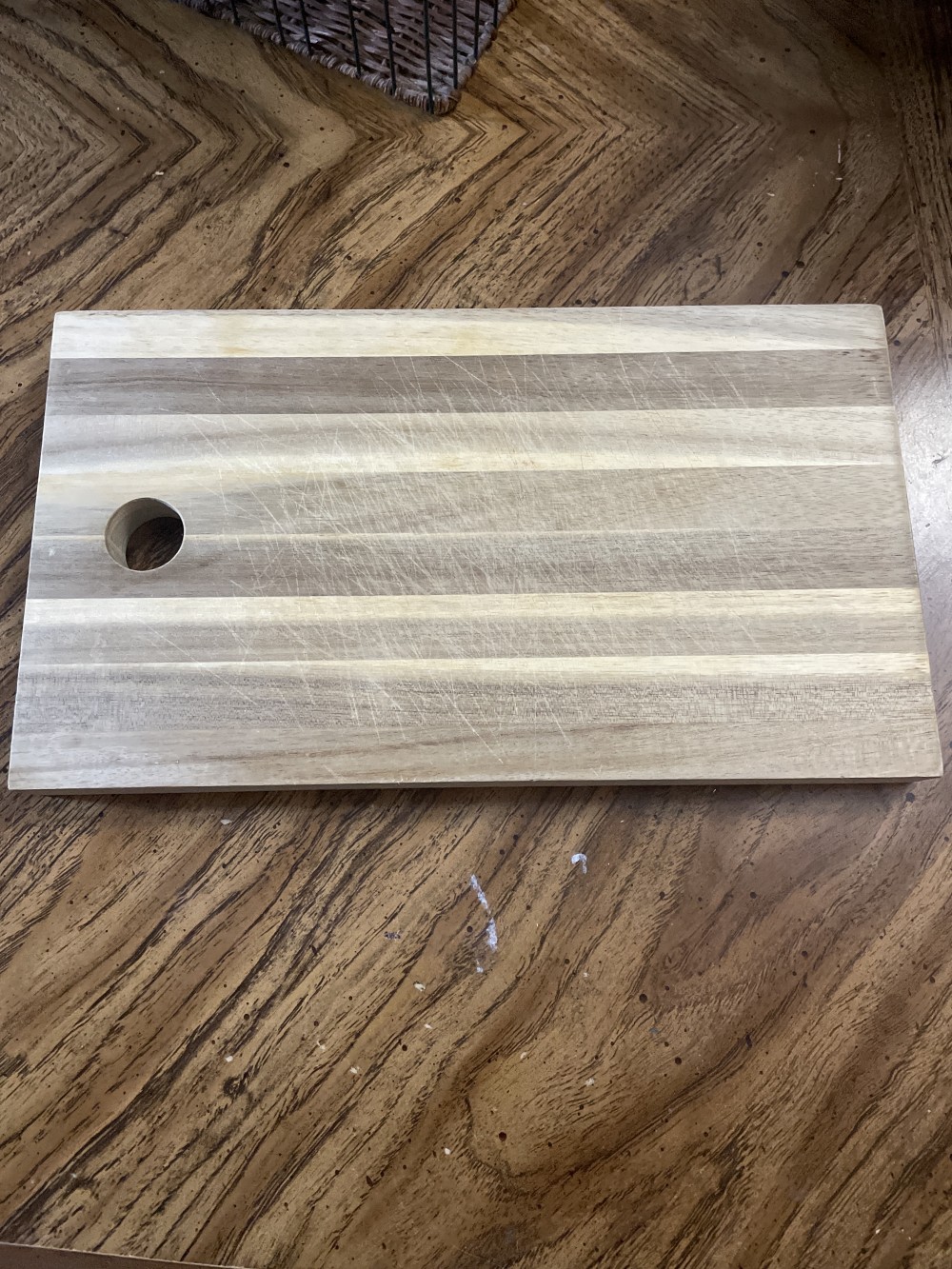Wood cutting board (USED)