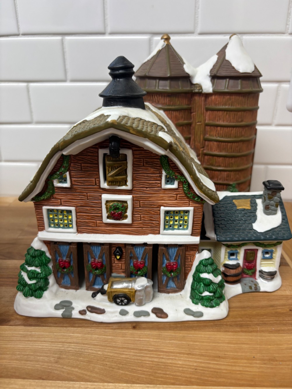 Christmas Village Farm House Carole Towne Dairy 2002 Lighted Lemax