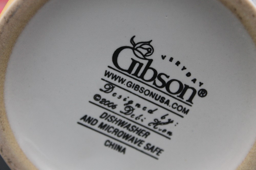 2006 Mug with dogs by Gibson