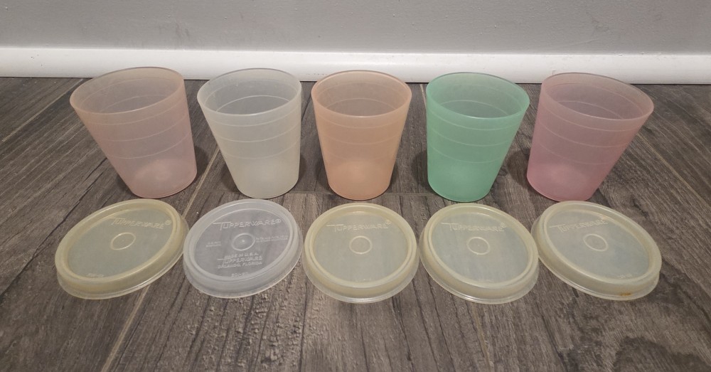 VTG lot of 5 Midget Tupperware Cups with Lids
