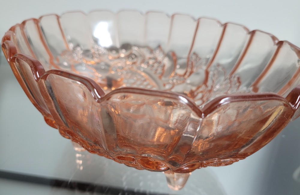 VTG Indiana Glass Garland footed fruit bowl pink