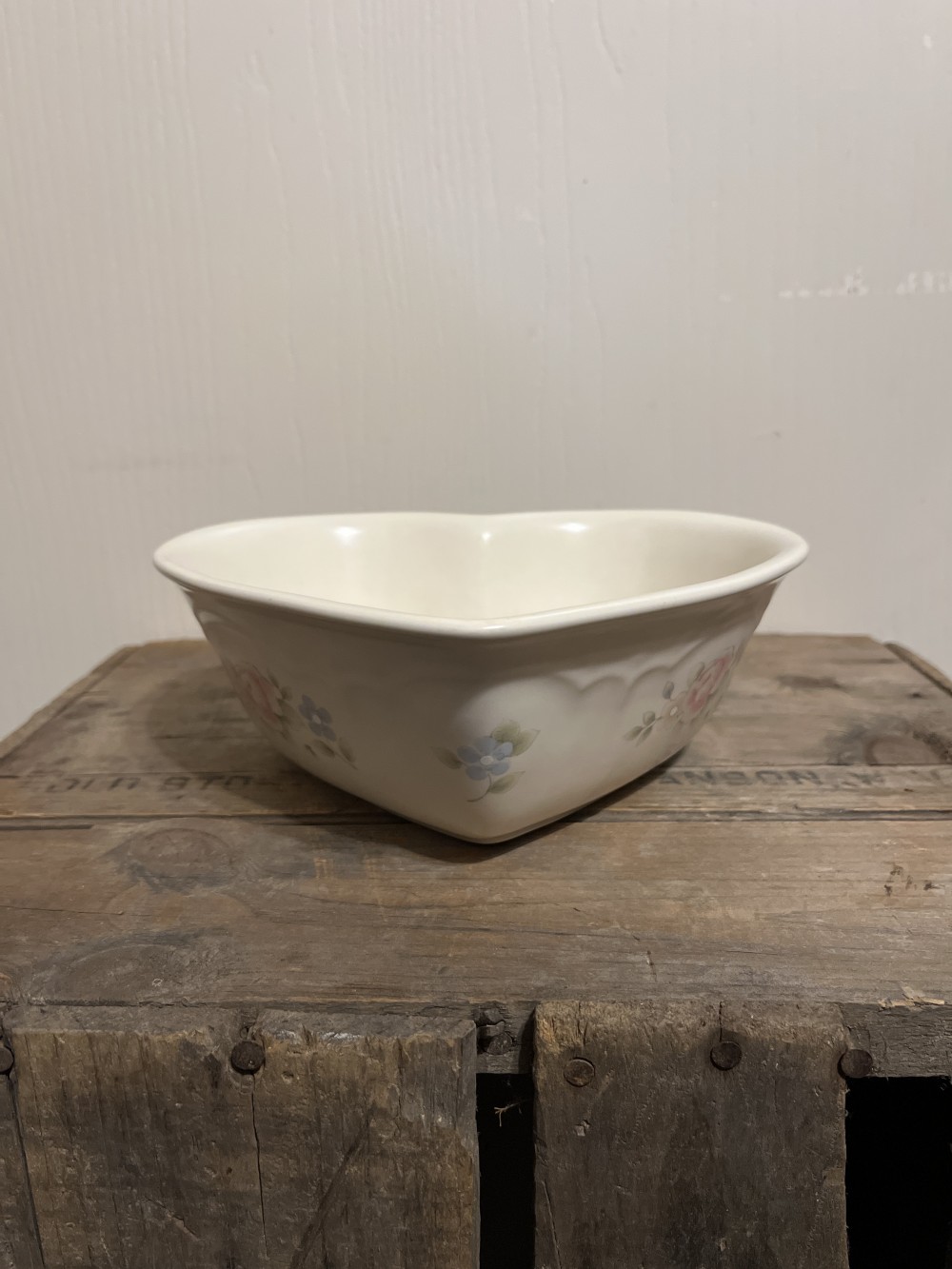 Vtg Pfaltzgraff Tea Rose heart bowl