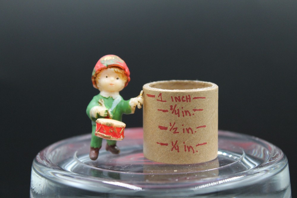 Vtg 1970s miniature hard plastic little drummer boy figurine