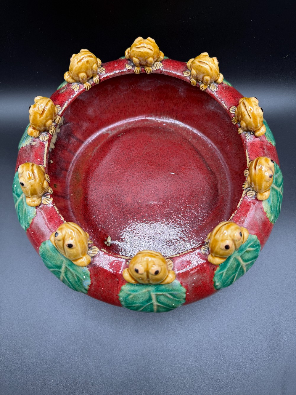Majolica Style 10-Frog Lily Pond Ceramic Pottery Bowl – Rare Oxblood Red & Green Whimsical Planter Centerpiece