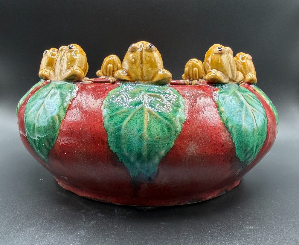 Majolica Style 10-Frog Lily Pond Ceramic Pottery Bowl – Rare Oxblood Red & Green Whimsical Planter Centerpiece