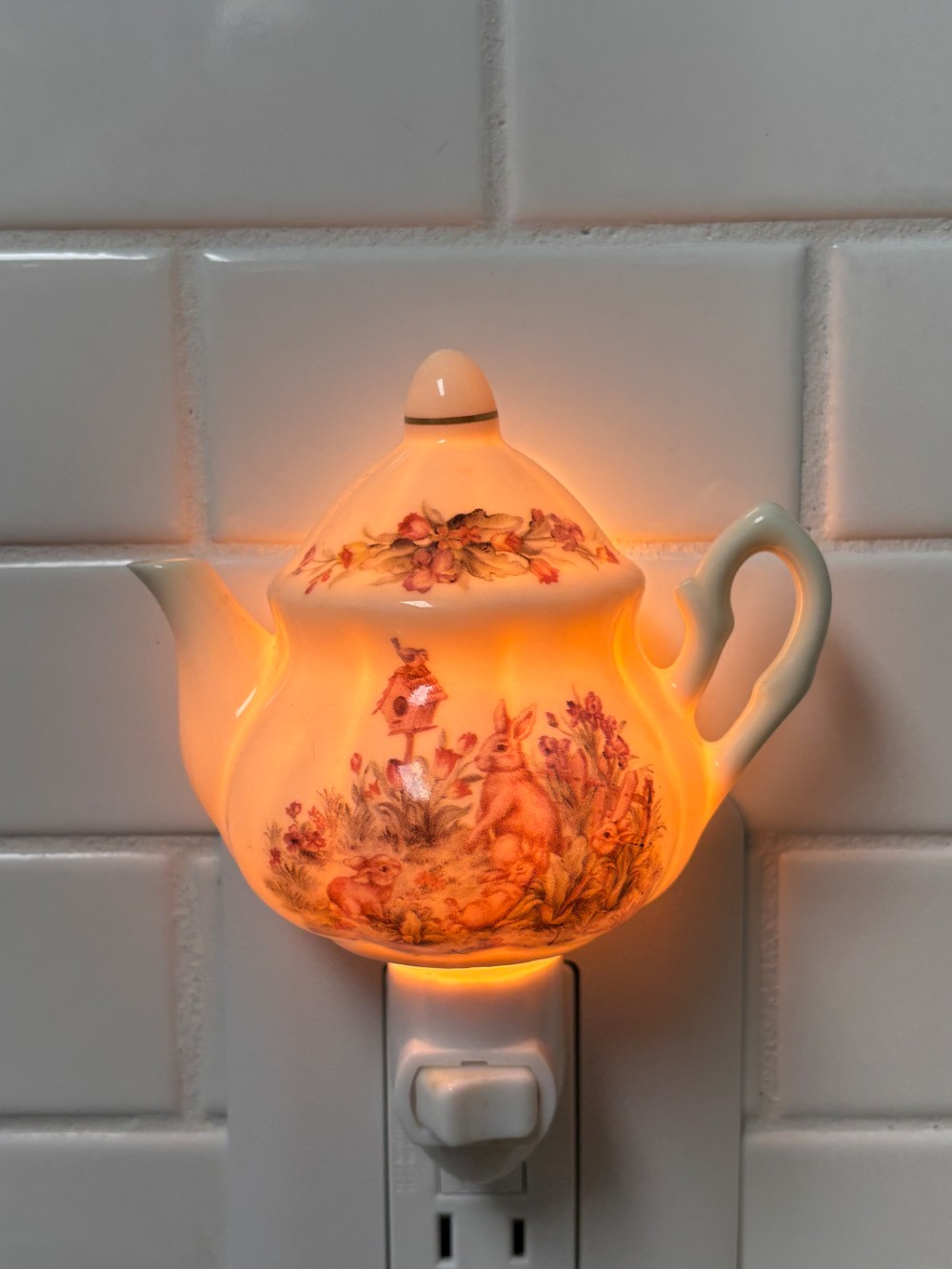 Vintage Ceramic Teapot Bunny Rabbit Plug-In Night Light with Box Cracker Barrel Cottage Decor