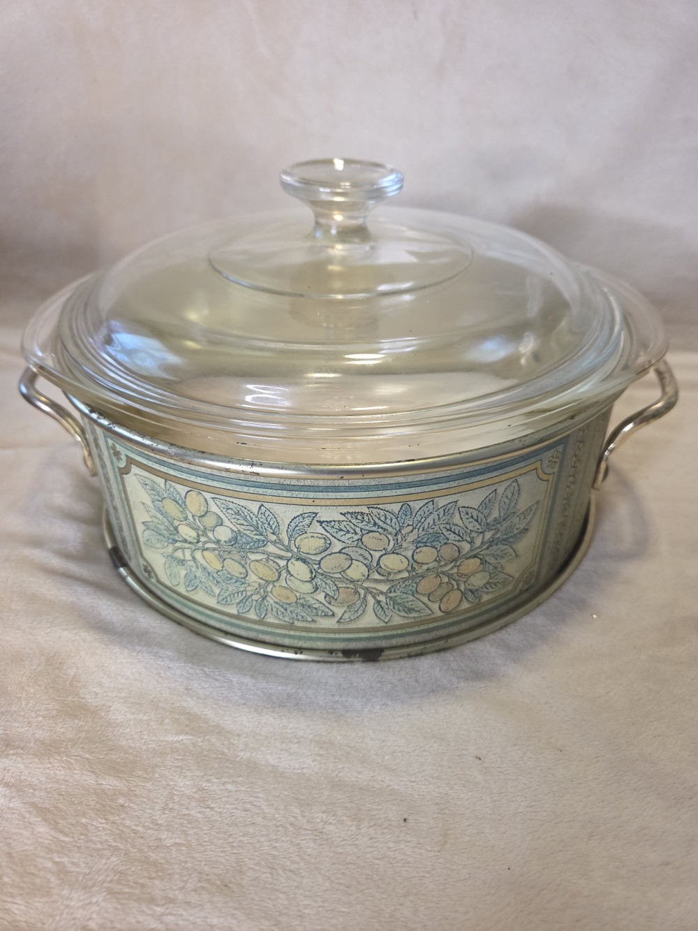 VTG Pyrex Dish w/ Metal Carrier