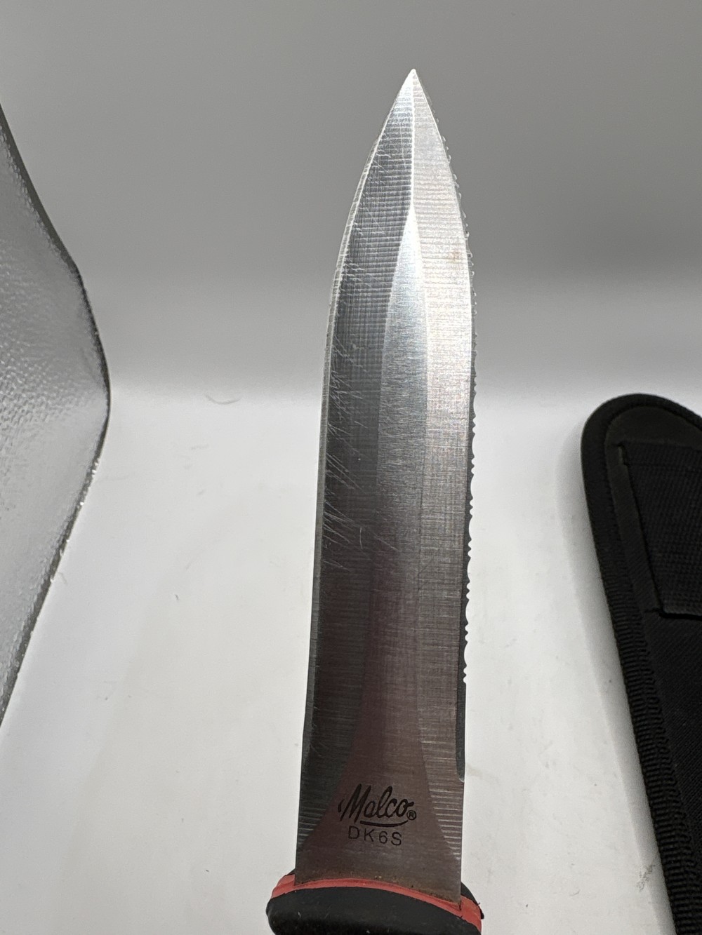 Malco Tools DK6S Cushion Gripped Double Edge Serrated Duct Knife with case Used As-is