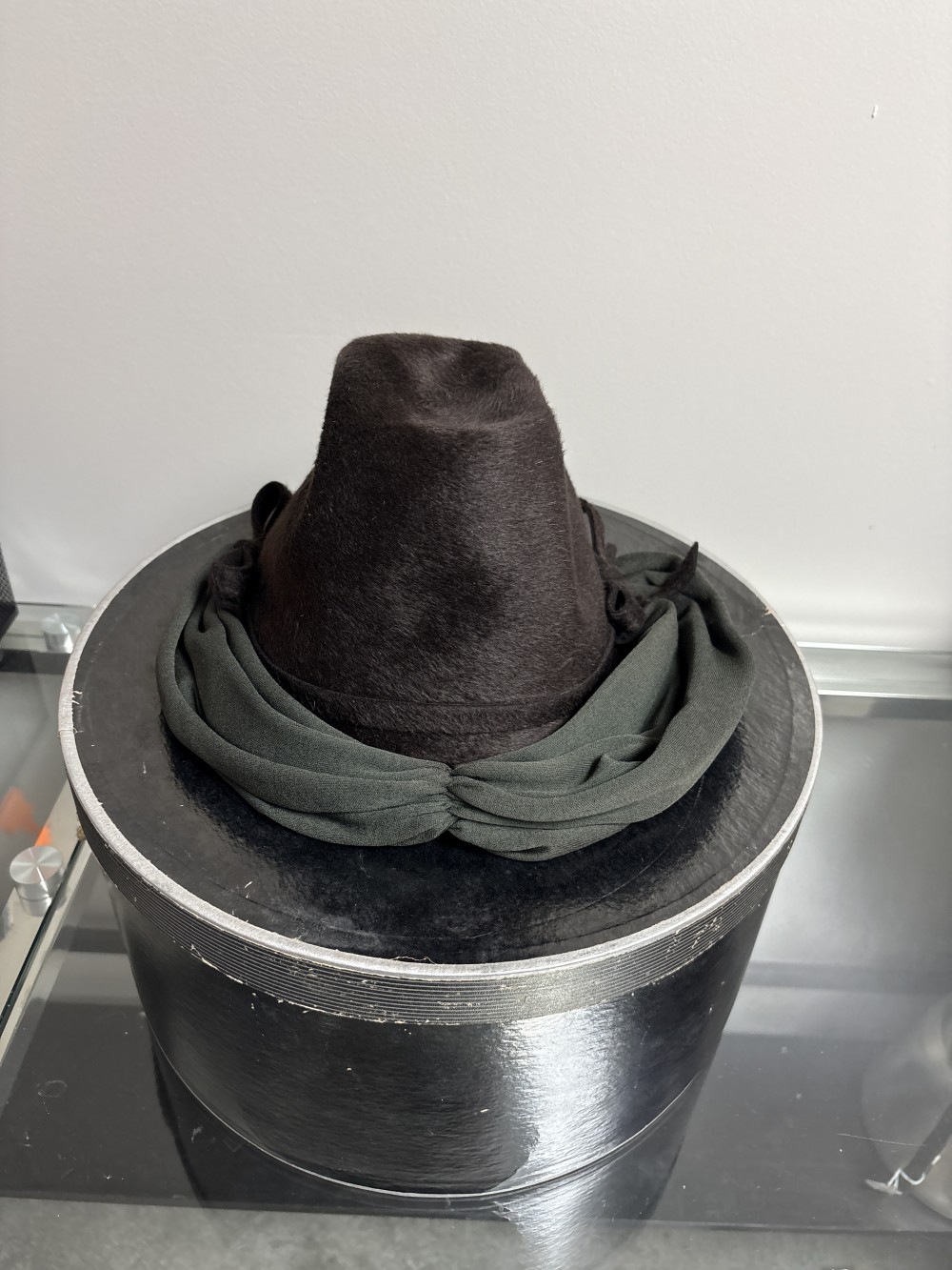 VTG Oleg Cassini Helios Hat