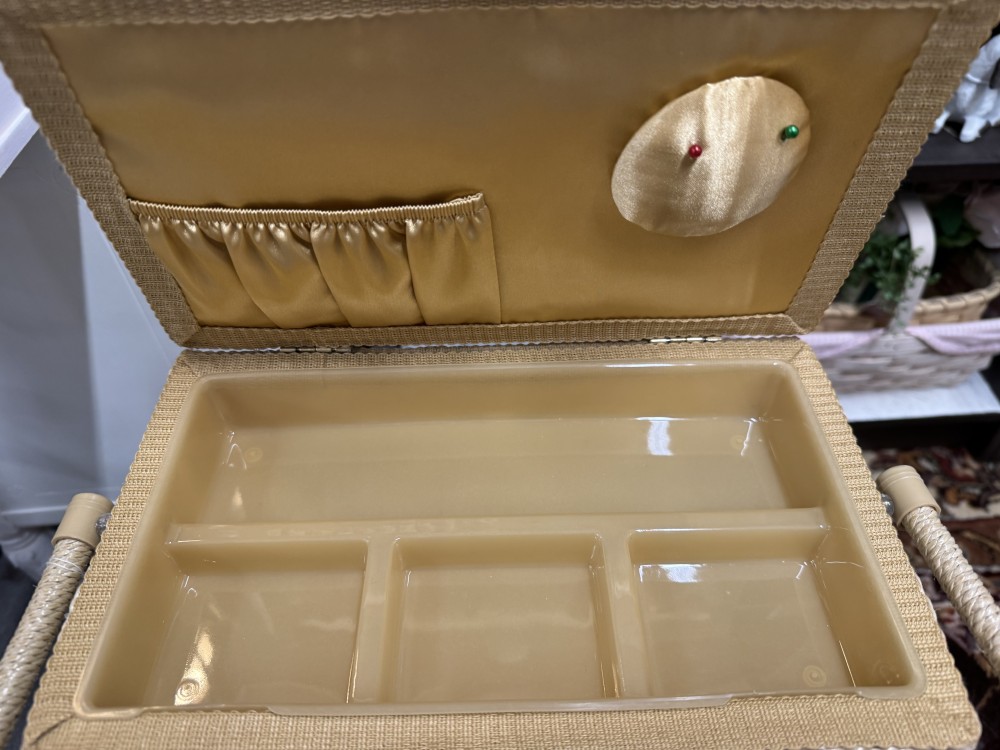 VINTAGE SEWING KIT/CANDY TIN