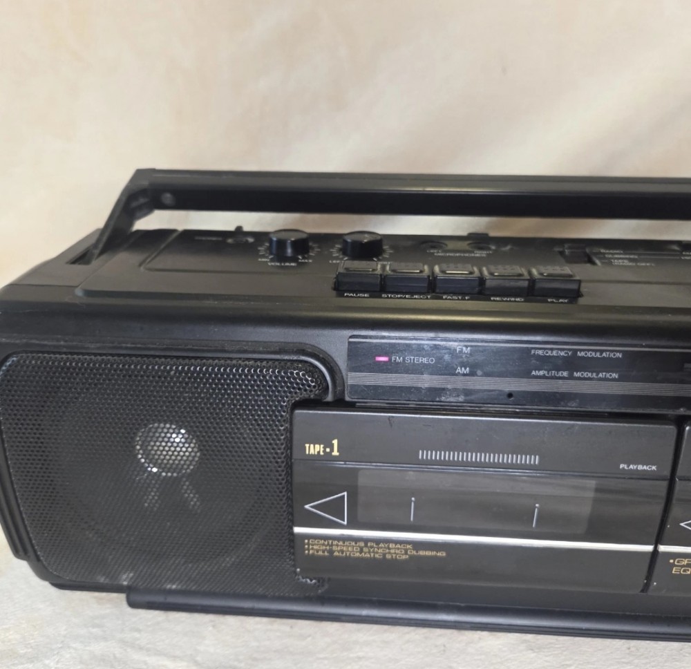 VTG Realistic SCR-8 AM/FM Cassette Player-As Is