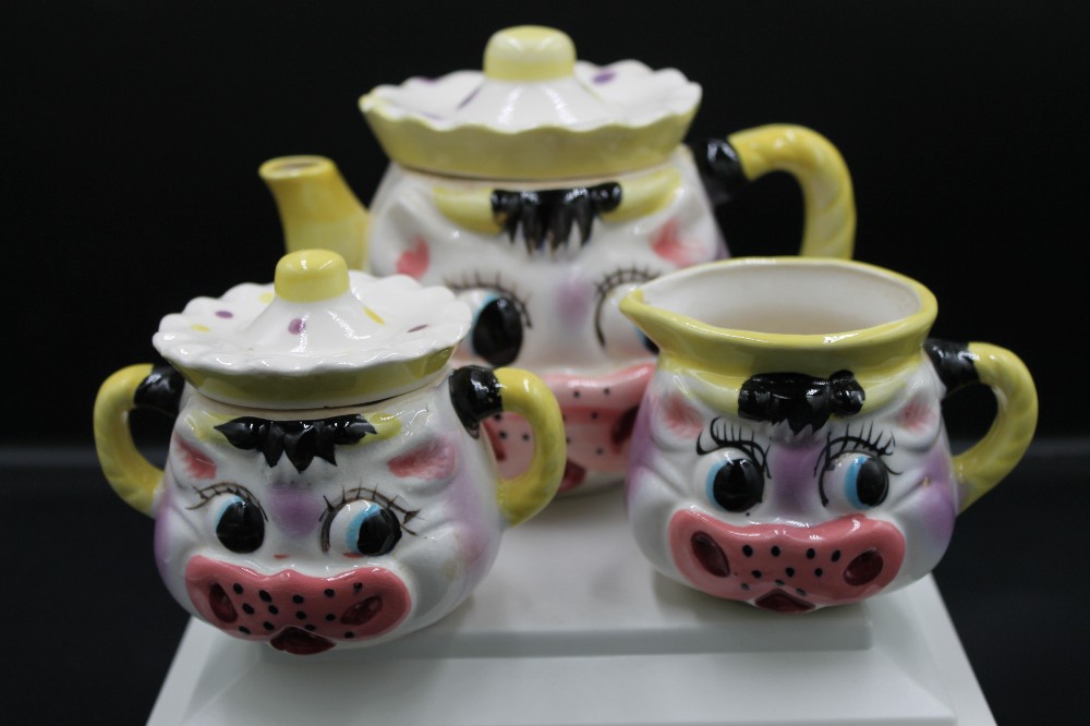 Vtg 3pc kitsch antrhopomorphic cow tea set AS IS