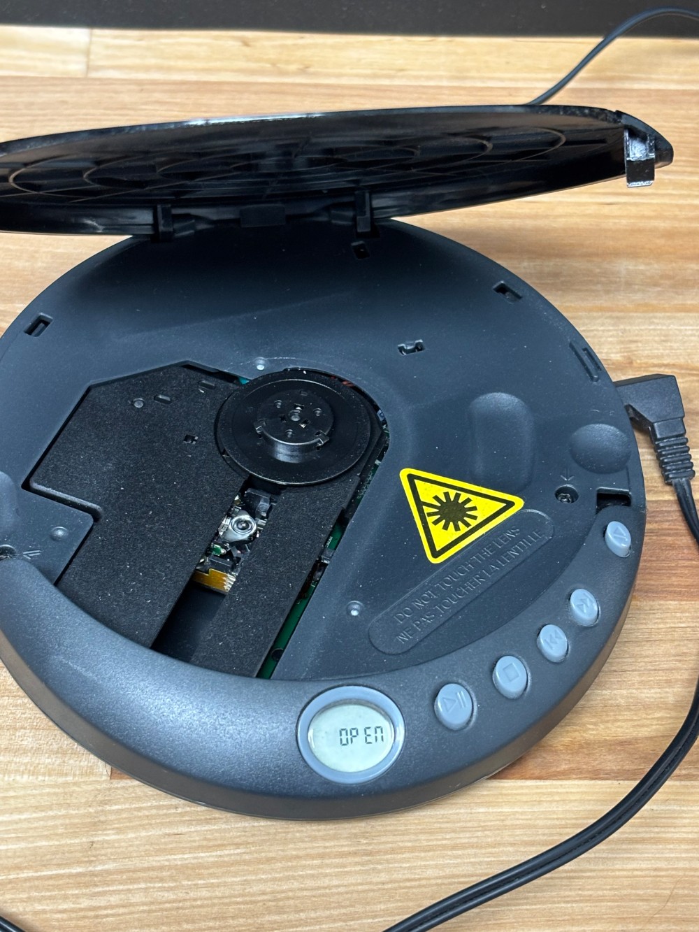 Portable CD Player Coby Stereo Headphones CX-CD109 with CVH30 Tested Working