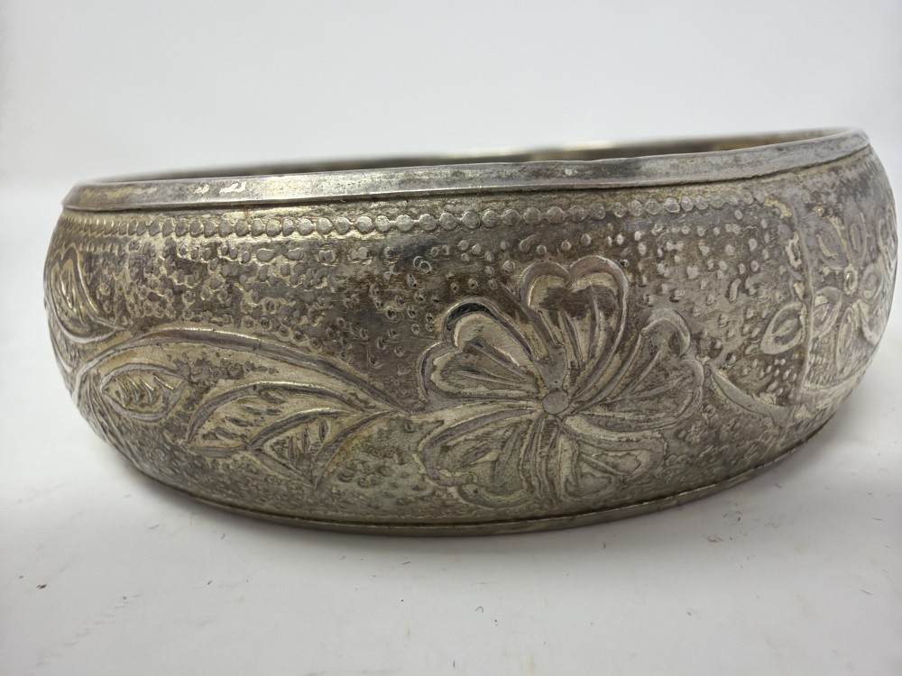 Vtg Floral Engraved Bangle
