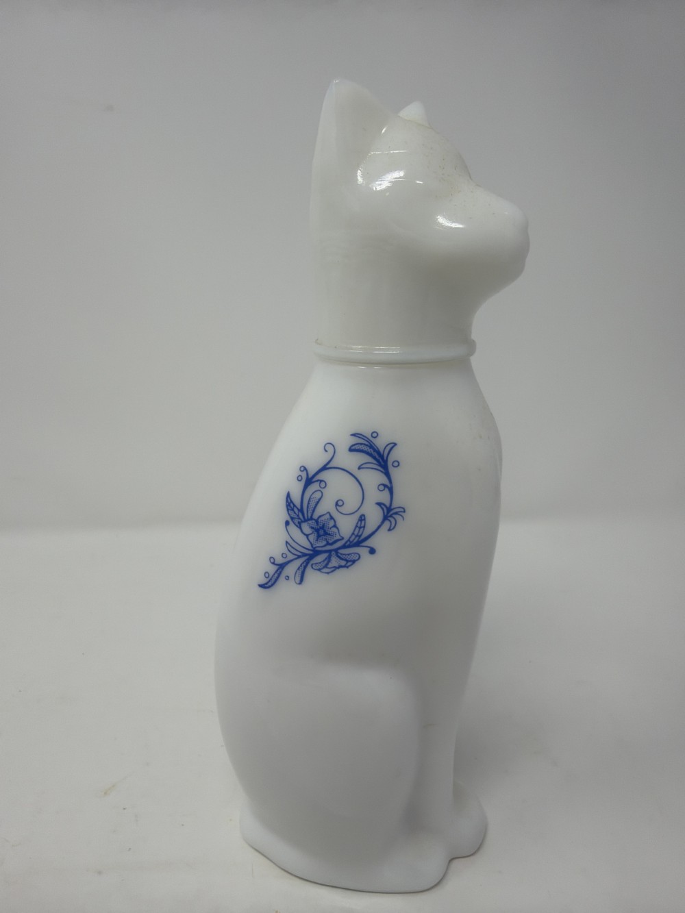 Vtg Avon Ming Cat Milk Glass Bottle