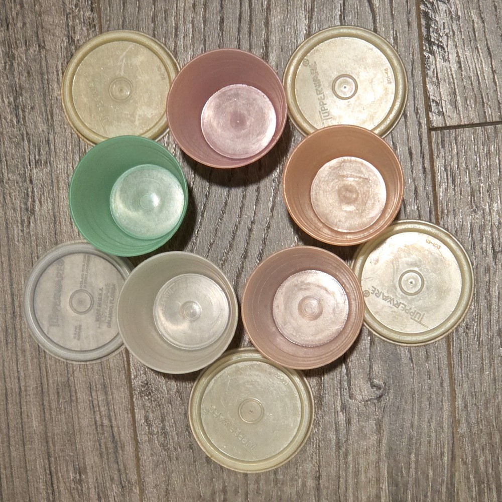 VTG lot of 5 Midget Tupperware Cups with Lids