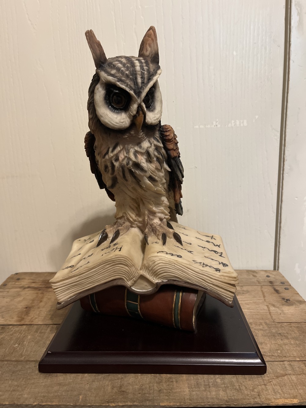 Lg Owl on Books statue