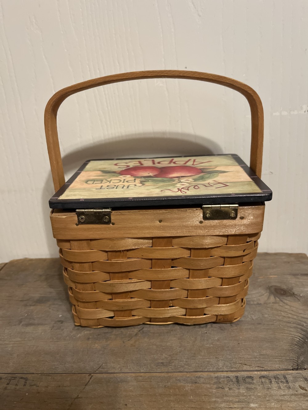Vtg Apple Basket w/ hinged lid