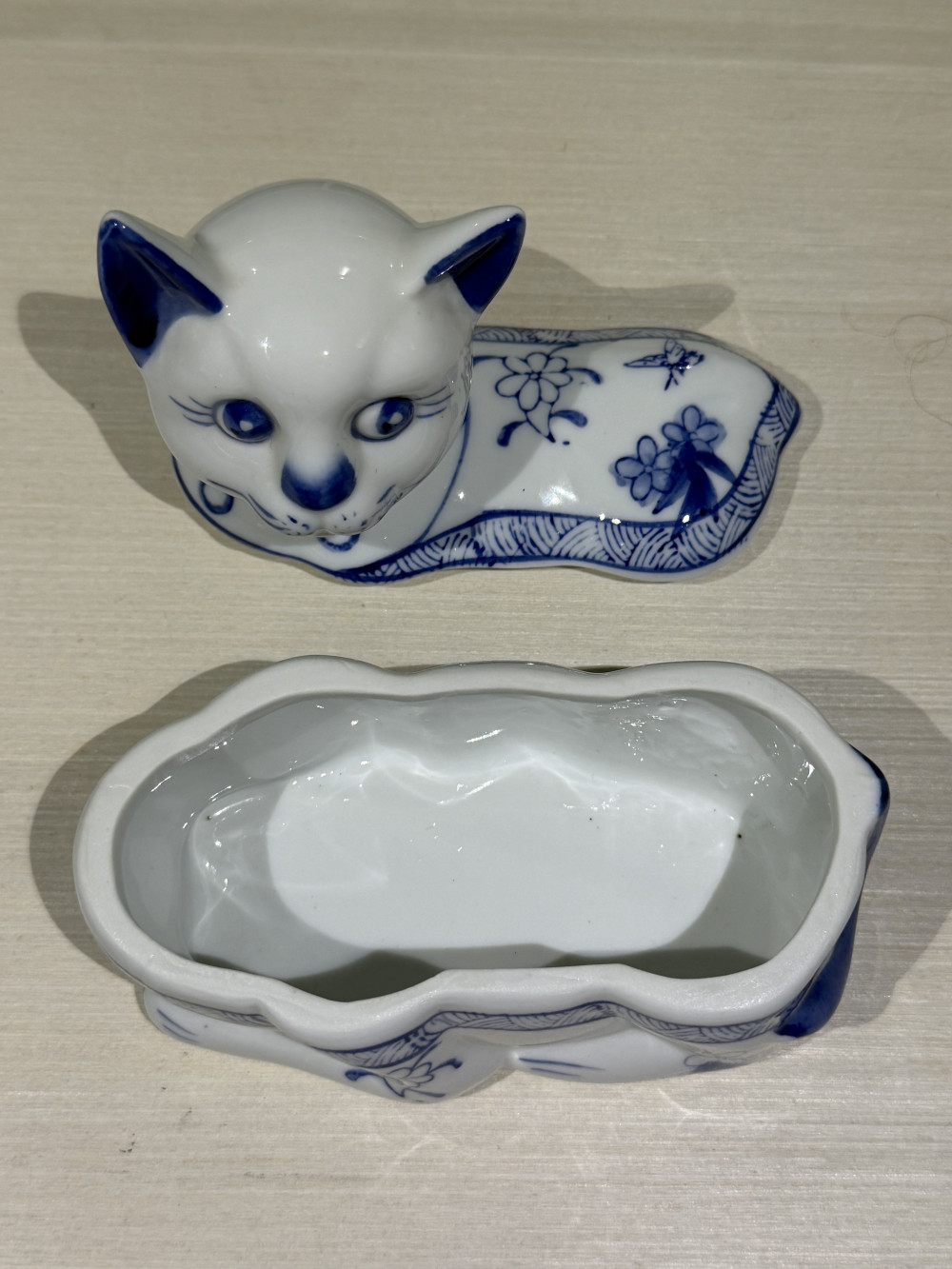 Vintage Blue & White Cat Trinket Box 5’