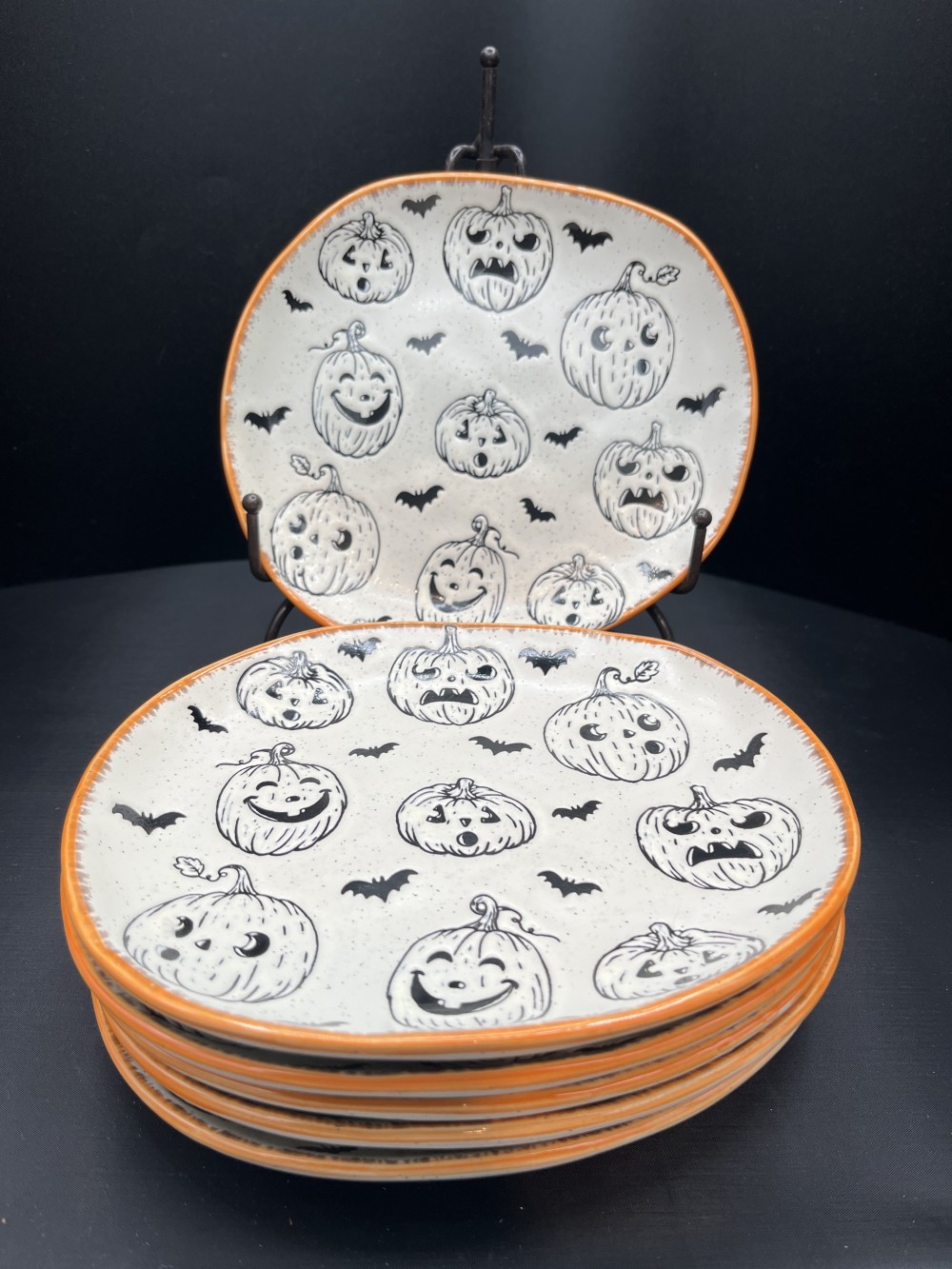 In Homestylez Jack-o-lantern plate