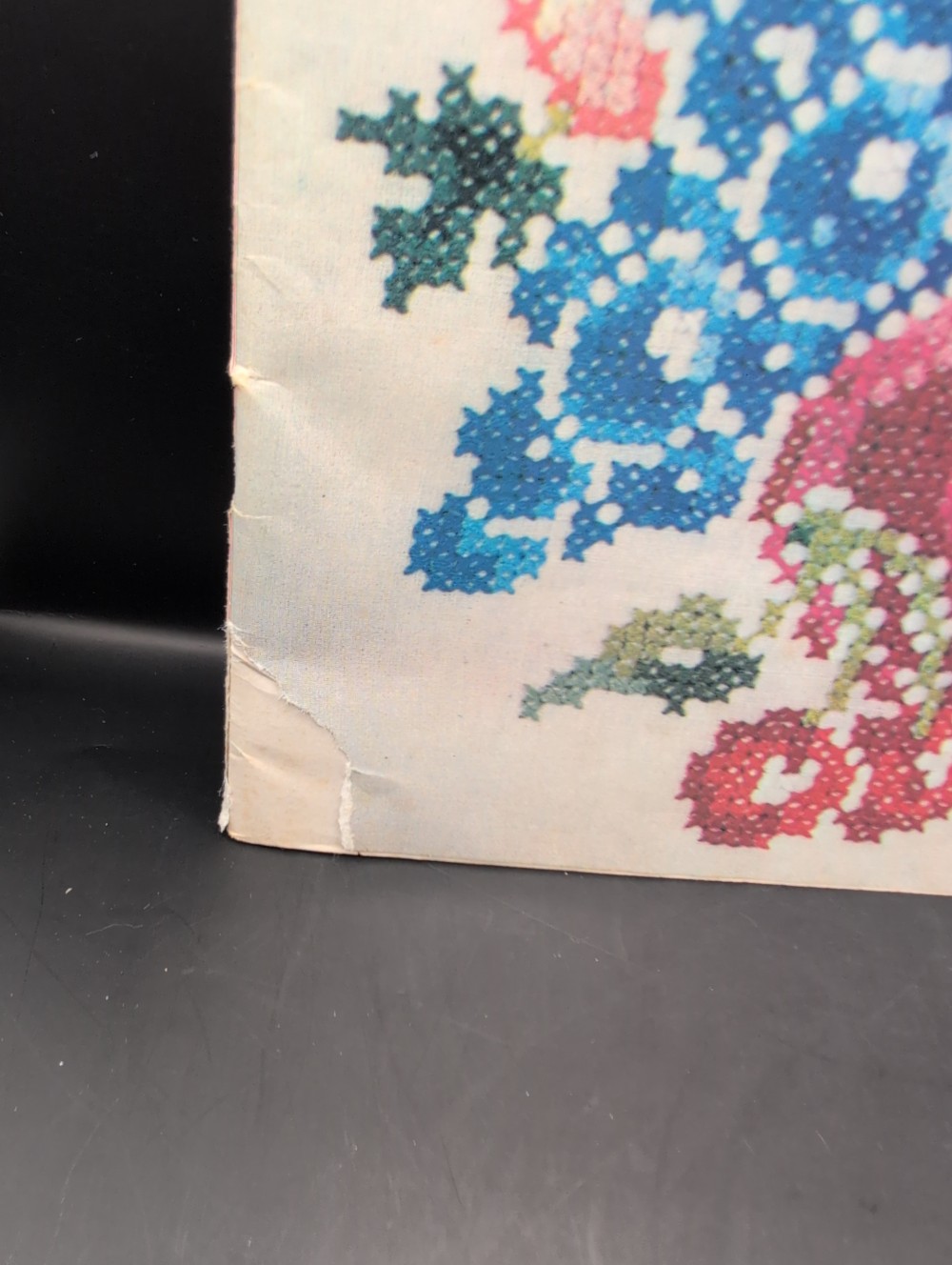 Vtg Needle-art cross-stitch magazine/book